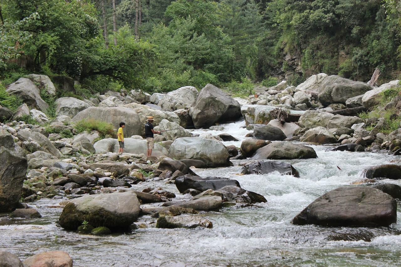 Tirthan Anglers' Retreat Banjar Luaran gambar