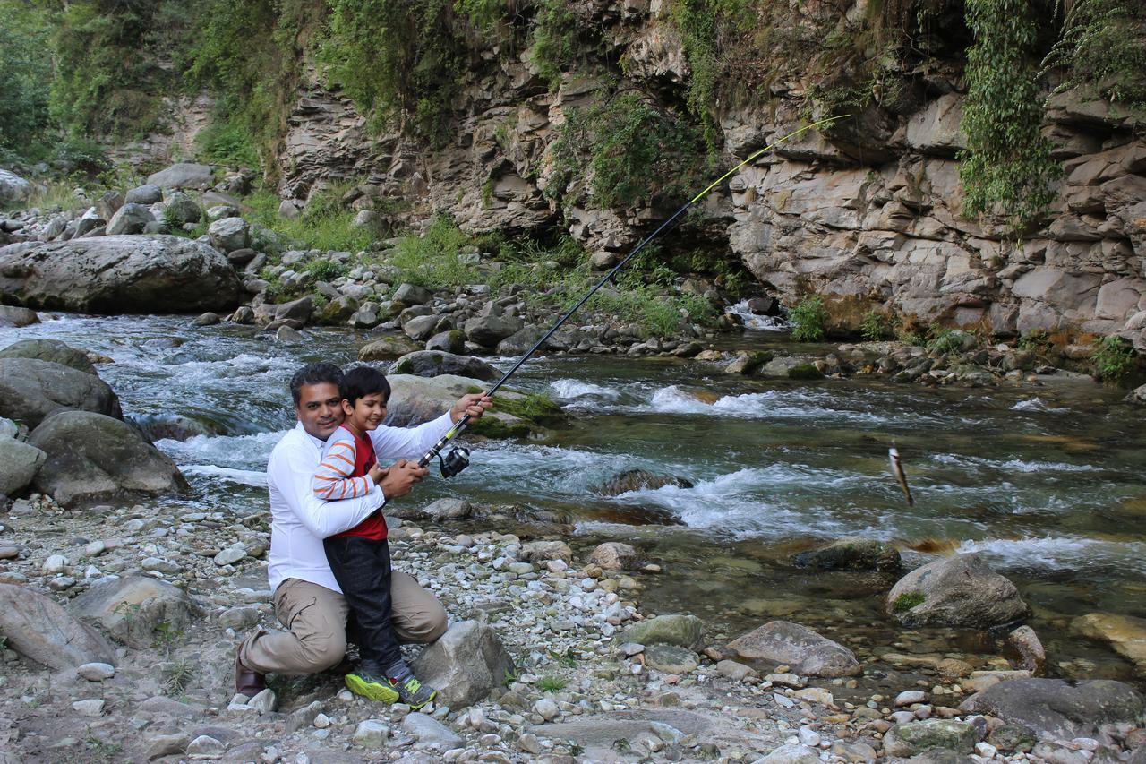 Tirthan Anglers' Retreat Banjar Luaran gambar